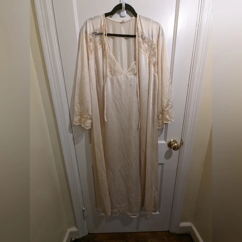 Vintage cream boho lace Nightgown And Robe Lingerie set - Picture 6 of 7